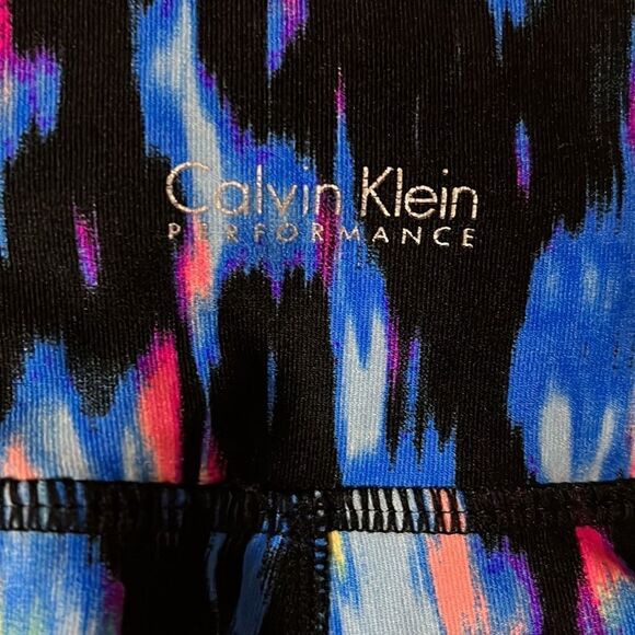 Calvin Klein Size Medium Capri Style Leggings - Picture 5 of 5